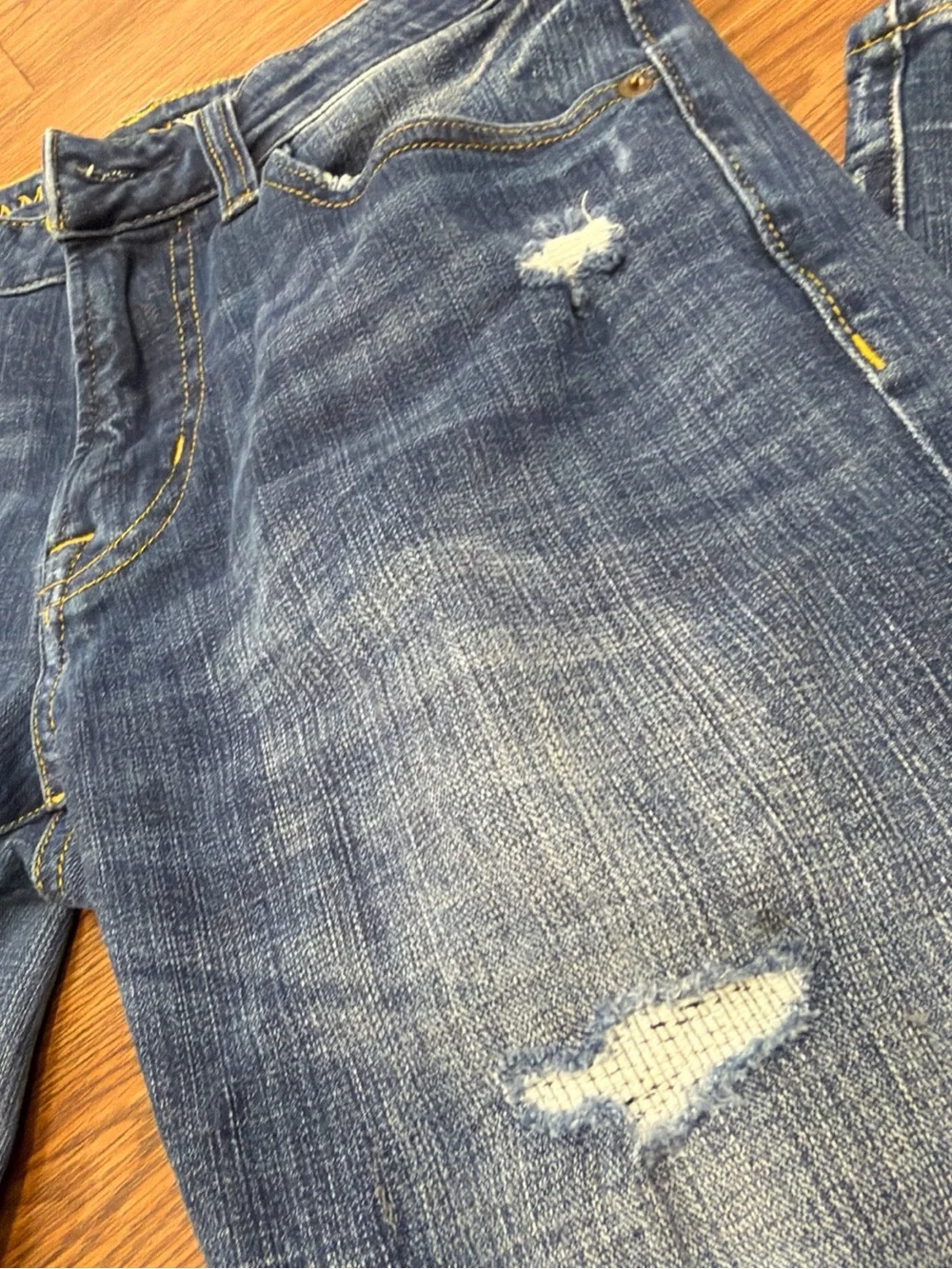 American Eagle Outfitters Men's Distressed Medium Blue Slim Straight Jeans